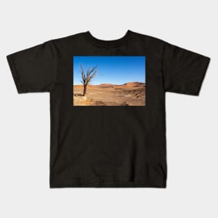Tree in the desert. Kids T-Shirt